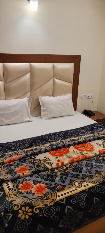 Hotel Snow Country Villa Manāli エクステリア 写真