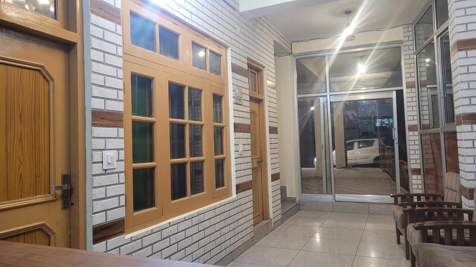 Hotel Snow Country Villa Manāli エクステリア 写真